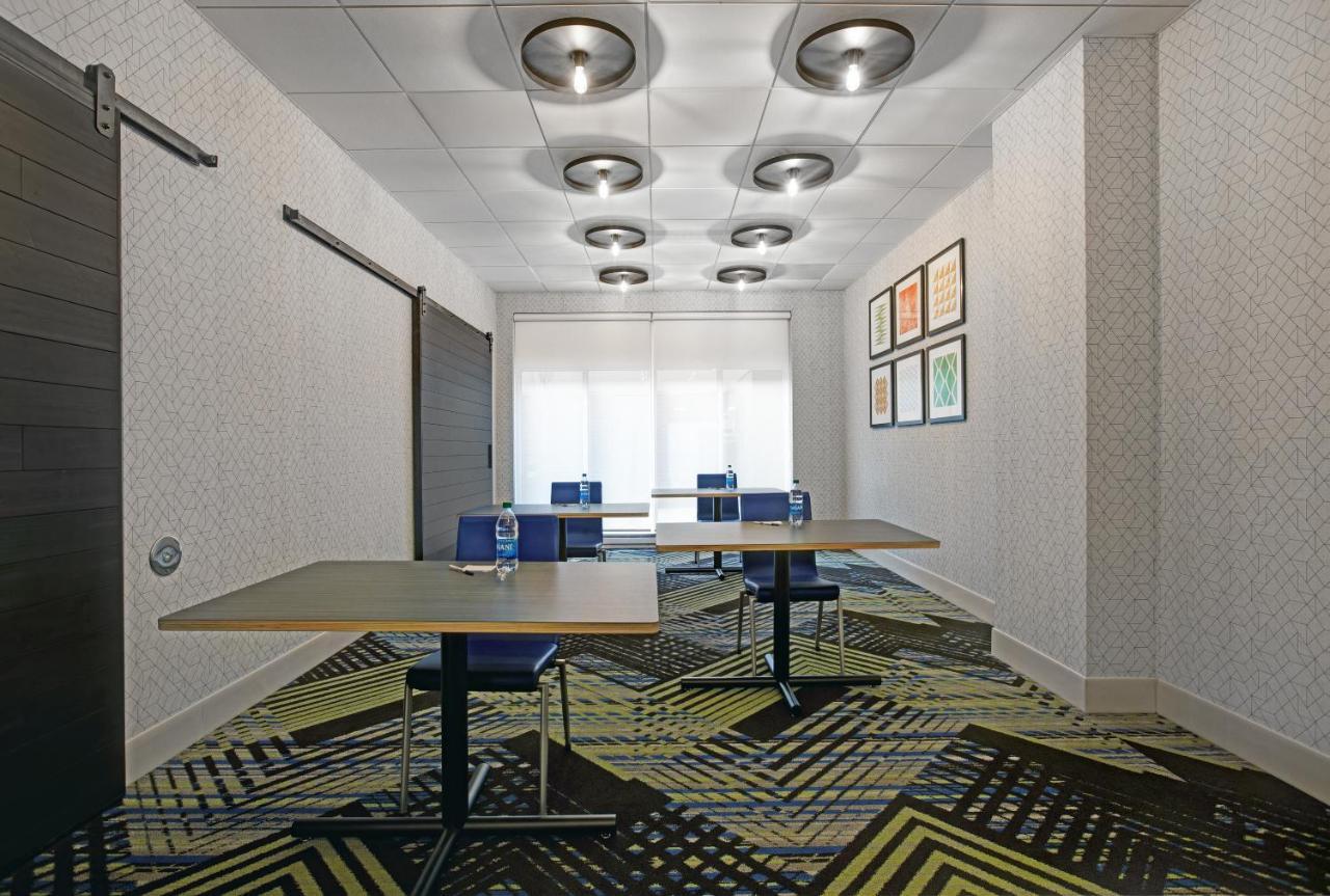 Holiday Inn Express - Milwaukee Downtown By Ihg Екстер'єр фото