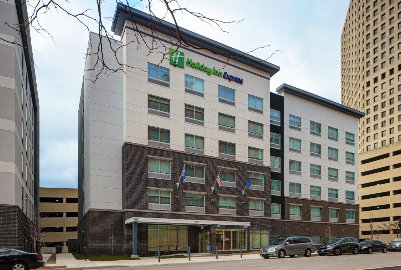 Holiday Inn Express - Milwaukee Downtown By Ihg Екстер'єр фото