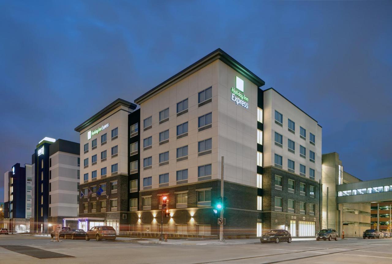 Holiday Inn Express - Milwaukee Downtown By Ihg Екстер'єр фото