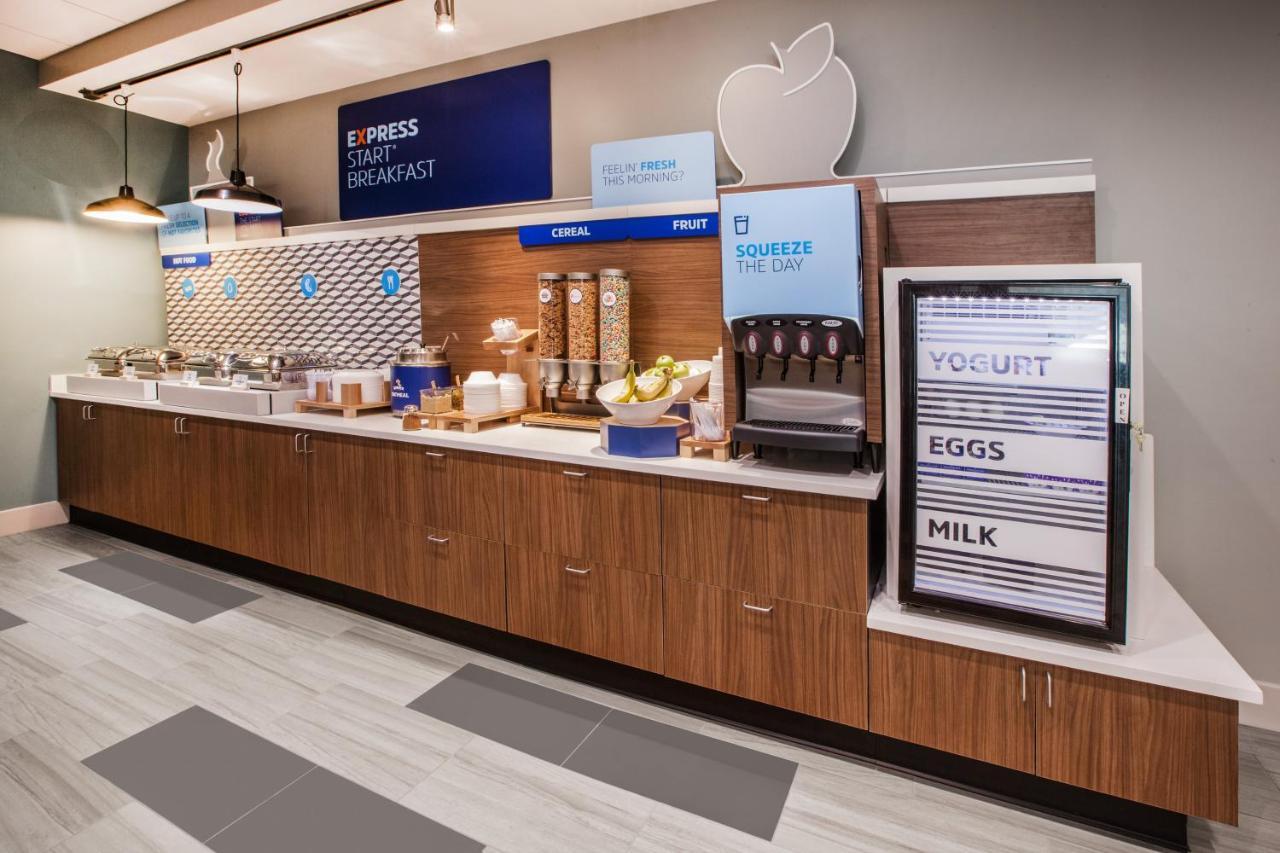 Holiday Inn Express - Milwaukee Downtown By Ihg Екстер'єр фото