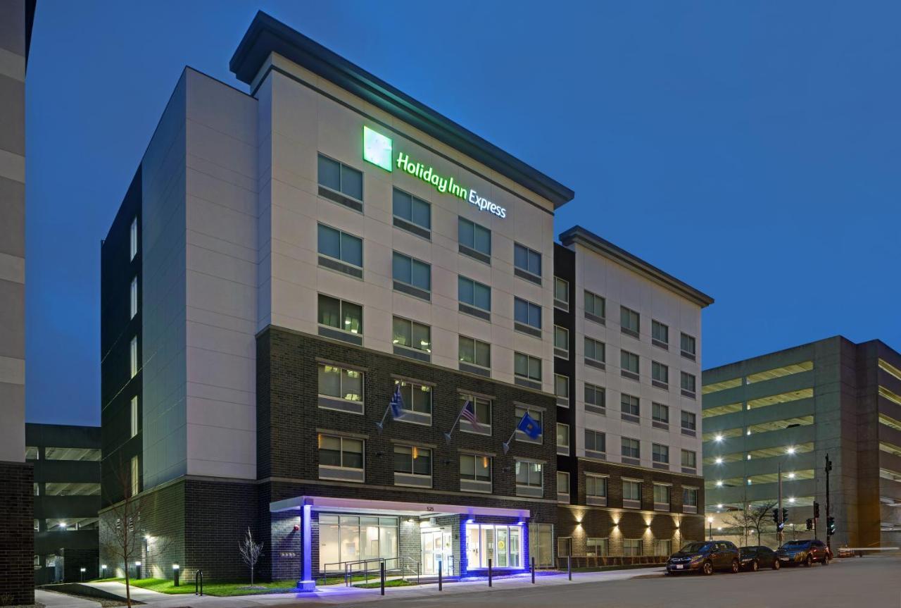 Holiday Inn Express - Milwaukee Downtown By Ihg Екстер'єр фото