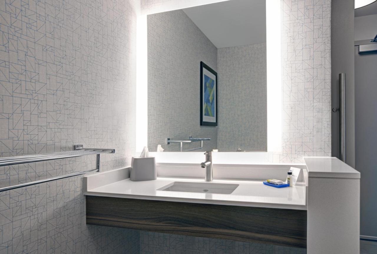 Holiday Inn Express - Milwaukee Downtown By Ihg Екстер'єр фото