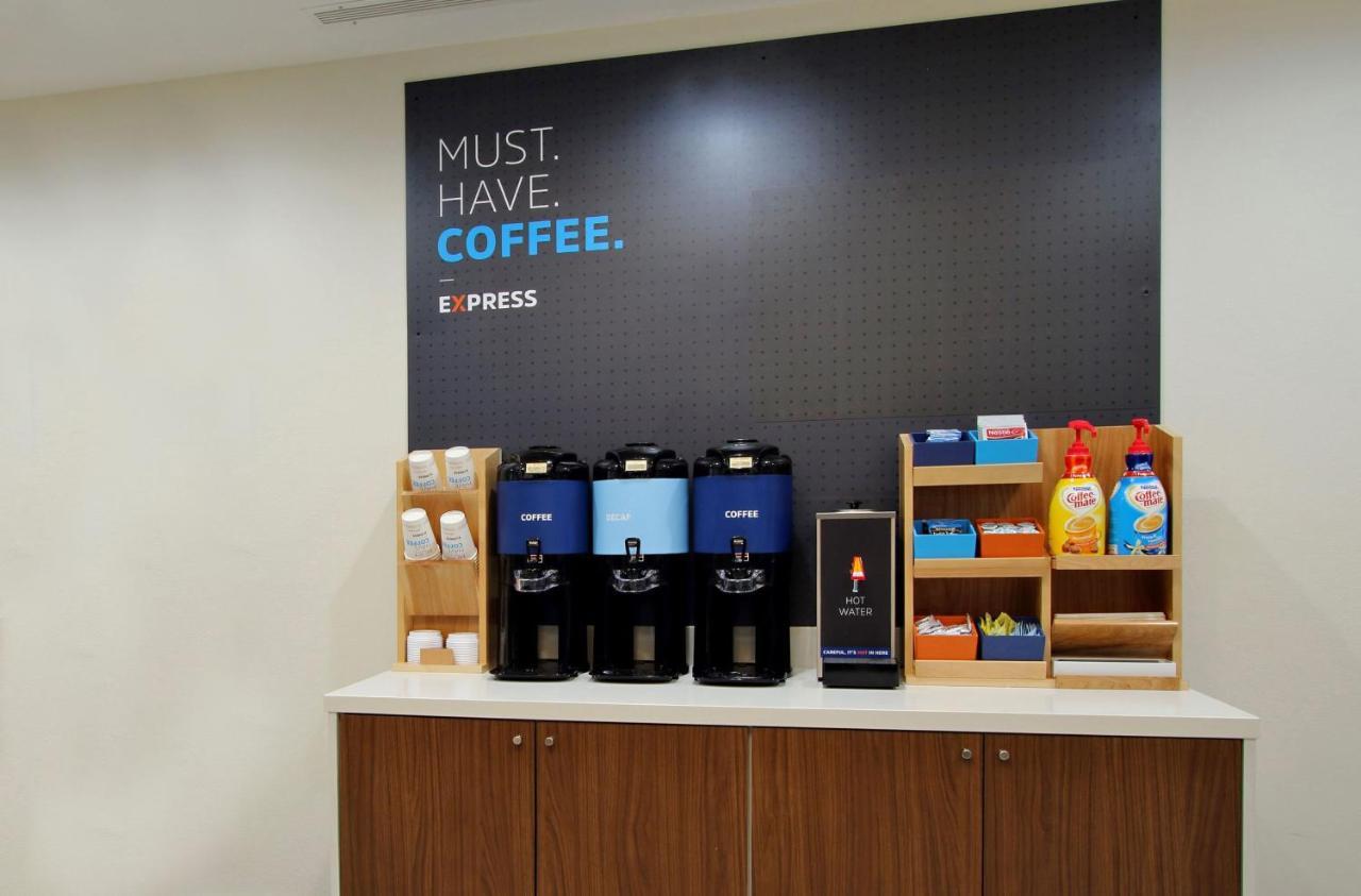 Holiday Inn Express - Milwaukee Downtown By Ihg Екстер'єр фото