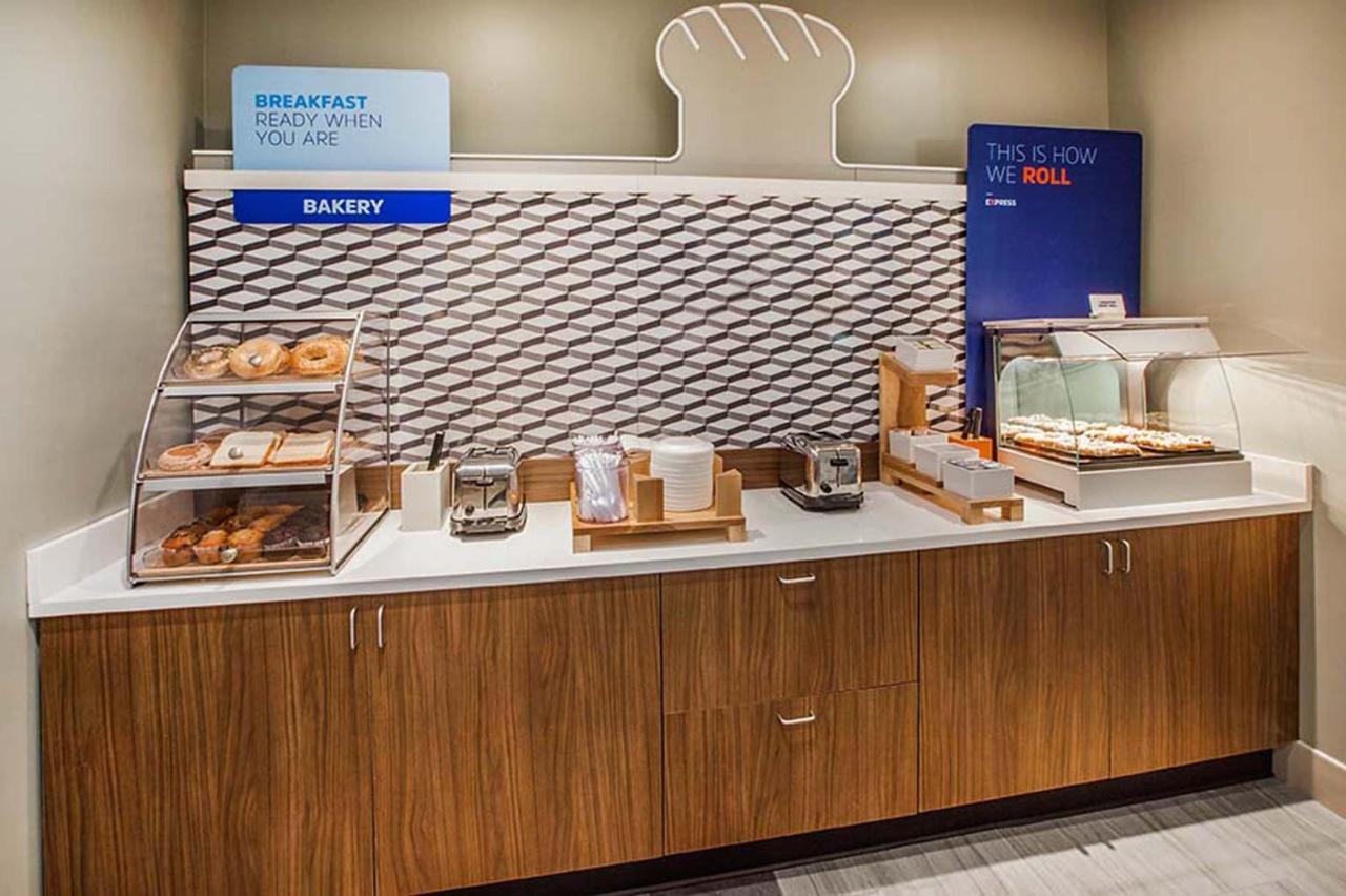 Holiday Inn Express - Milwaukee Downtown By Ihg Екстер'єр фото