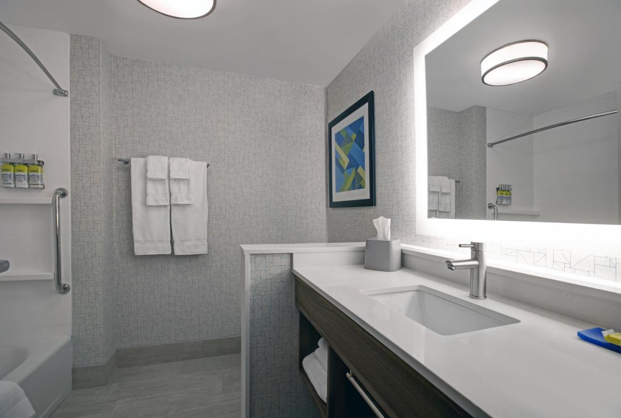 Holiday Inn Express - Milwaukee Downtown By Ihg Екстер'єр фото