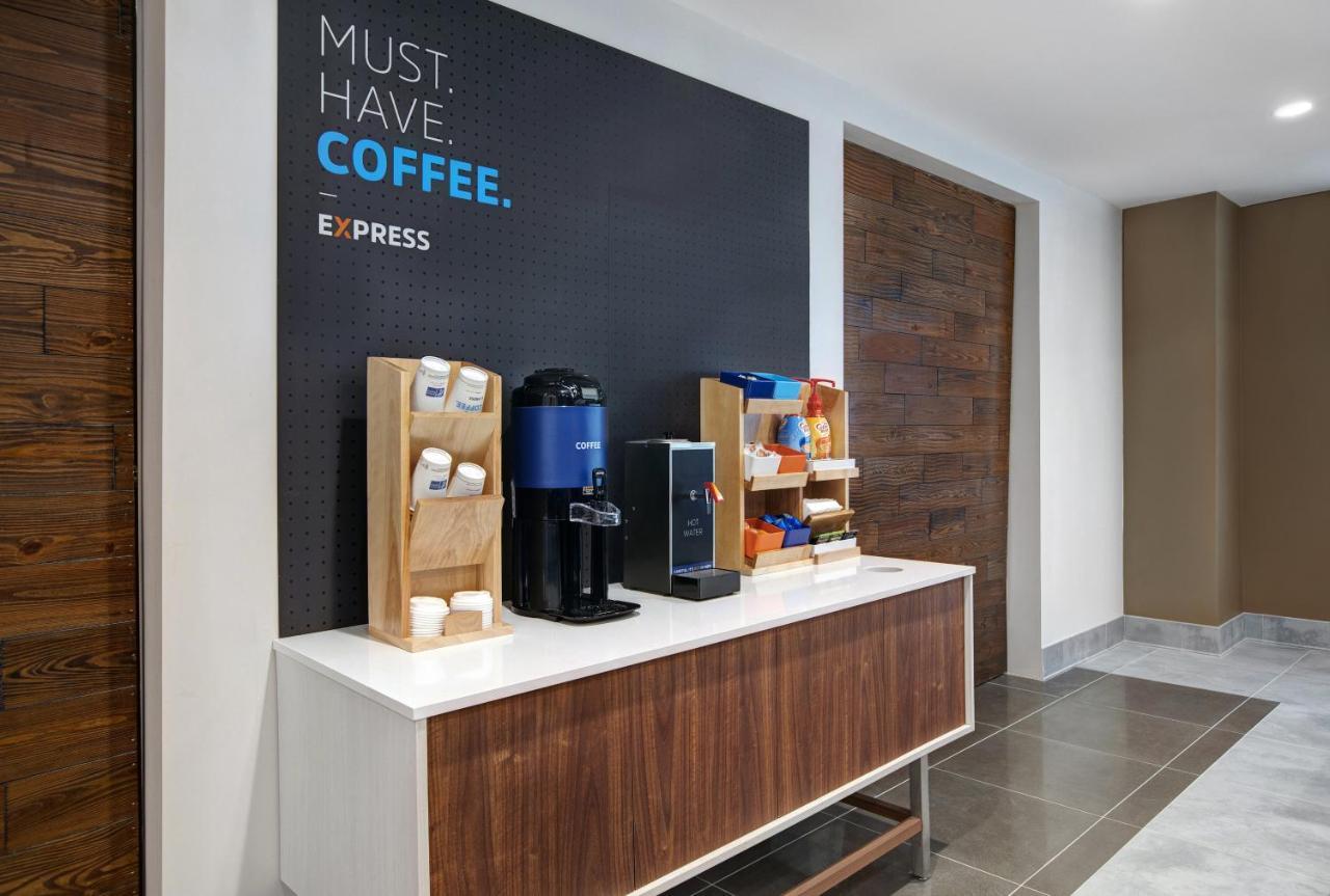 Holiday Inn Express - Milwaukee Downtown By Ihg Екстер'єр фото