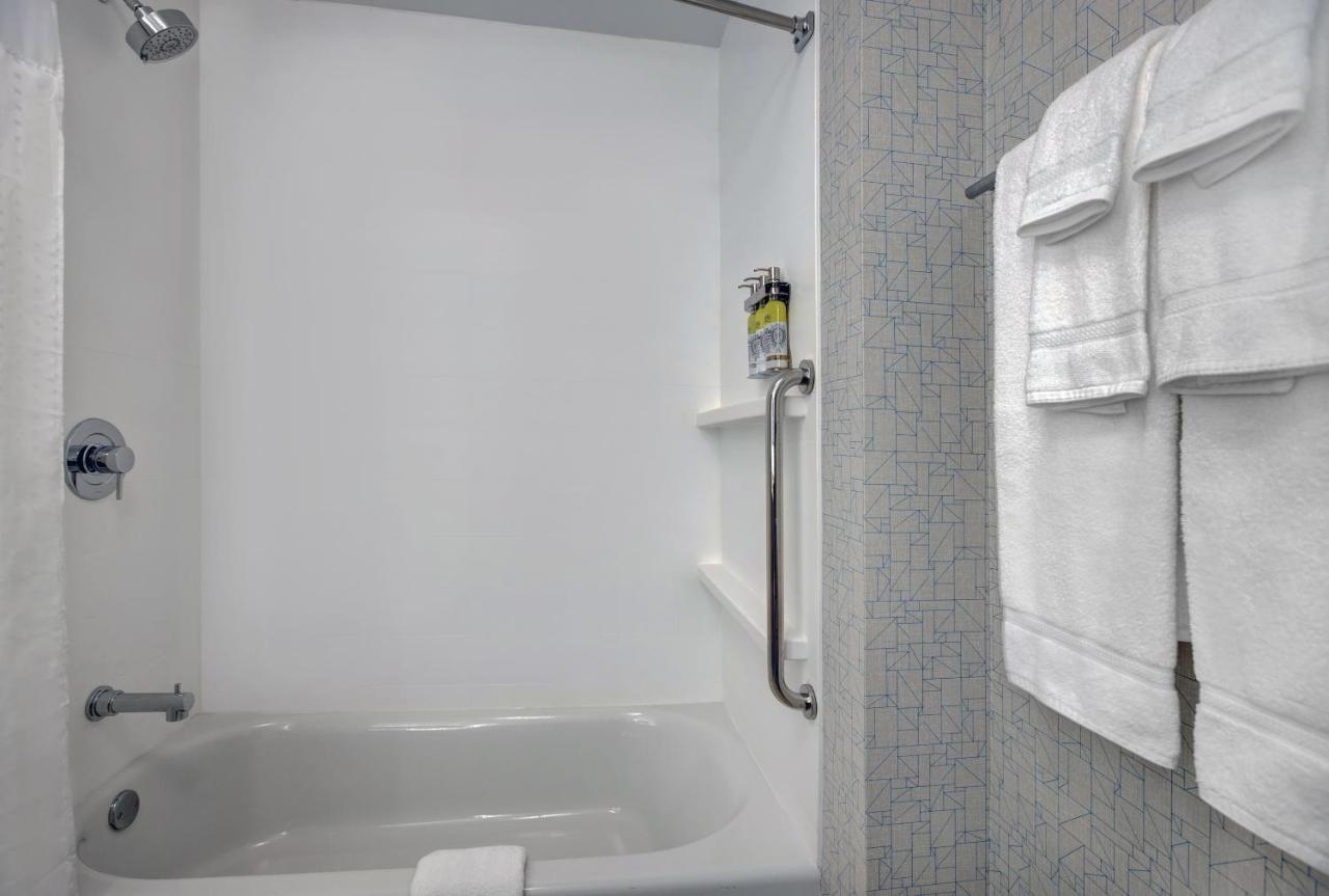 Holiday Inn Express - Milwaukee Downtown By Ihg Екстер'єр фото