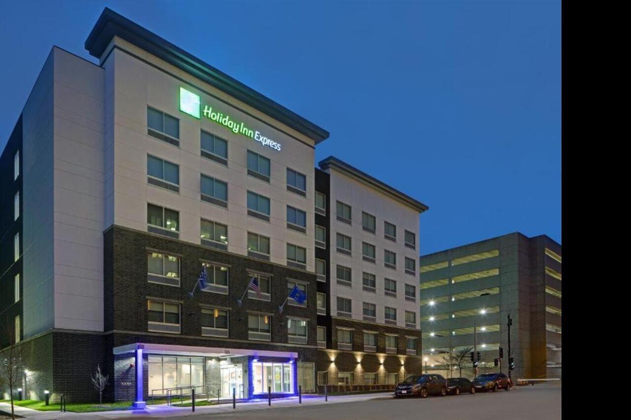 Holiday Inn Express - Milwaukee Downtown By Ihg Екстер'єр фото